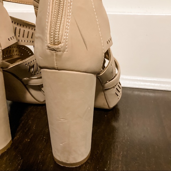 ⭐️ 3/$25 ⭐️ Call It Spring strappy nude heels Size 10 - Picture 6 of 6